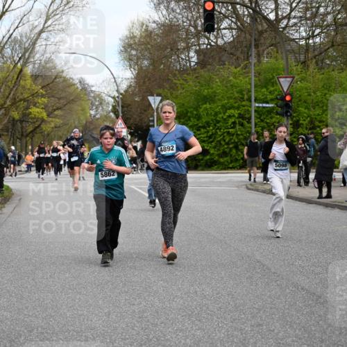 12.04.2026 - 45. Internationalen Wilhelmsburger Insellauf J. Mangold http://msf.ph/oto/9511990 12.04.2026 13:04:47 Ziel 5724, 2798, 5088, 5864, 3964, 2891, 4314, 5096, 5808, 5477, 3068, 5144, 5002, 5427, 4610, 5128, 5098, 5235, 5234, 5504, 2139, 3001, 2443, 5862, 5110, 4892, 5752, 3817, 5580, 2433, 5102, 5295, 3025, 3030, 5476, 4105, 3934 meine-sportfotos.de