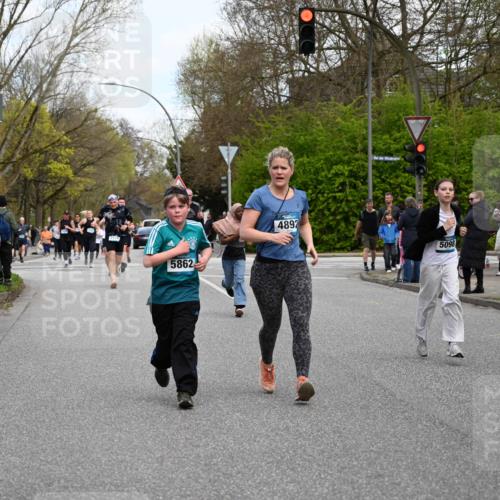 12.04.2026 - 45. Internationalen Wilhelmsburger Insellauf J. Mangold http://msf.ph/oto/9511995 12.04.2026 13:04:48 Ziel 5724, 2798, 5088, 5864, 3964, 2891, 4314, 5096, 5808, 5477, 3068, 5144, 5002, 5427, 4610, 5128, 5098, 5235, 5234, 5504, 2139, 3001, 2443, 5862, 5110, 4892, 5752, 3817, 5580, 2433, 5102, 5295, 3025, 3030, 5476, 4105, 3934 meine-sportfotos.de