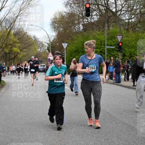 12.04.2026 - 45. Internationalen Wilhelmsburger Insellauf J. Mangold http://msf.ph/oto/9512003 12.04.2026 13:04:48 Ziel 5724, 2798, 5088, 5864, 3964, 2891, 4314, 5096, 5808, 5477, 3068, 5144, 5002, 5427, 4610, 5128, 5098, 5235, 5234, 5504, 2139, 3001, 2443, 5862, 5110, 4892, 5752, 3817, 5580, 2433, 5102, 5295, 3025, 3030, 5476, 4105, 3934 meine-sportfotos.de
