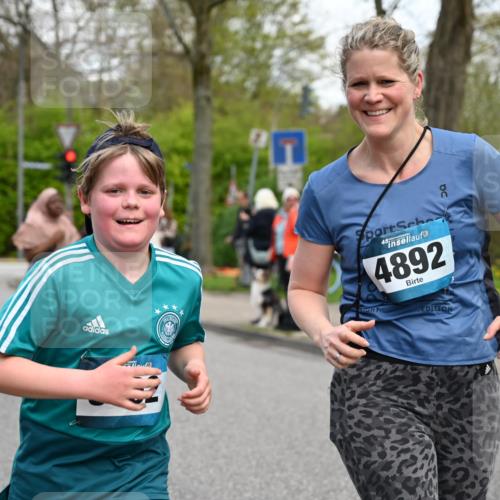 12.04.2026 - 45. Internationalen Wilhelmsburger Insellauf J. Mangold http://msf.ph/oto/9512010 12.04.2026 13:04:50 Ziel 5088, 5864, 3964, 2891, 4314, 5096, 5808, 5477, 3068, 5144, 5002, 5427, 4610, 5128, 5098, 5235, 5234, 5504, 2139, 5504, 2139, 3001, 2443, 5862, 5110, 4892, 5752, 3817, 5580, 2433, 5102, 5295, 3025, 3030, 5476, 4105, 3934 meine-sportfotos.de