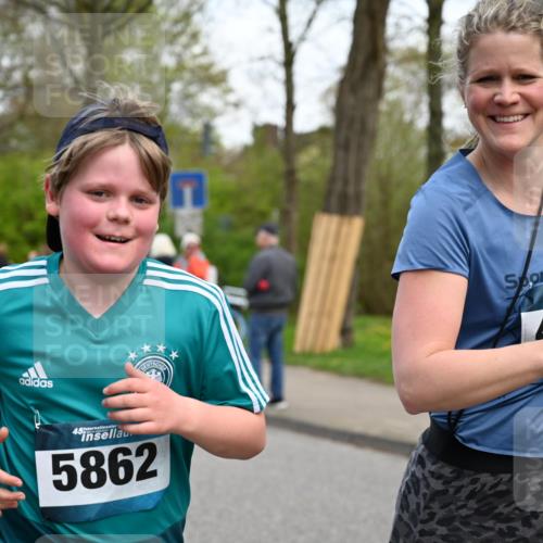 12.04.2026 - 45. Internationalen Wilhelmsburger Insellauf J. Mangold http://msf.ph/oto/9512013 12.04.2026 13:04:51 Ziel 5088, 5864, 3964, 2891, 4314, 5096, 5808, 5477, 3068, 5144, 5002, 5427, 4610, 5128, 5098, 5235, 5234, 5504, 2139, 3001, 2443, 3001, 2443, 5862, 5110, 4892, 5752, 3817, 5580, 5580, 2433, 5102, 5295, 3025, 3030, 5476, 4105, 3934, 5597, 5249 meine-sportfotos.de