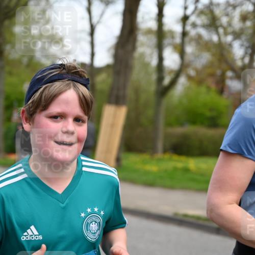 12.04.2026 - 45. Internationalen Wilhelmsburger Insellauf J. Mangold http://msf.ph/oto/9512015 12.04.2026 13:04:51 Ziel 5088, 5864, 3964, 2891, 4314, 5096, 5808, 5477, 3068, 5144, 5002, 5427, 4610, 5128, 5098, 5235, 5234, 5504, 2139, 3001, 2443, 3001, 2443, 5862, 5110, 4892, 5752, 3817, 5580, 5580, 2433, 5102, 5295, 3025, 3030, 5476, 4105, 3934, 5597, 5249 meine-sportfotos.de