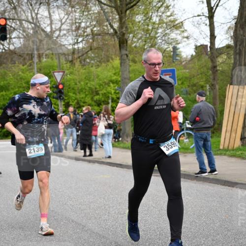 12.04.2026 - 45. Internationalen Wilhelmsburger Insellauf J. Mangold http://msf.ph/oto/9512024 12.04.2026 13:04:53 Ziel 5088, 5864, 3964, 2891, 4314, 5096, 5808, 5477, 3068, 5144, 5002, 5427, 4610, 5128, 5098, 5235, 5234, 5504, 2139, 3001, 2443, 5862, 5110, 4892, 5862, 5110, 4892, 5752, 3817, 5580, 2433, 5102, 5102, 5295, 3025, 3030, 5476, 4105, 3934, 5597, 5249, 5263, 5414 meine-sportfotos.de