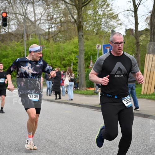 12.04.2026 - 45. Internationalen Wilhelmsburger Insellauf J. Mangold http://msf.ph/oto/9512026 12.04.2026 13:04:53 Ziel 5088, 5864, 3964, 2891, 4314, 5096, 5808, 5477, 3068, 5144, 5002, 5427, 4610, 5128, 5098, 5235, 5234, 5504, 2139, 3001, 2443, 5862, 5110, 4892, 5862, 5110, 4892, 5752, 3817, 5580, 2433, 5102, 5102, 5295, 3025, 3030, 5476, 4105, 3934, 5597, 5249, 5263, 5414 meine-sportfotos.de