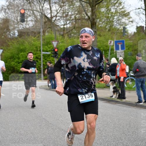 12.04.2026 - 45. Internationalen Wilhelmsburger Insellauf J. Mangold http://msf.ph/oto/9512031 12.04.2026 13:04:54 Ziel 5864, 3964, 2891, 4314, 5096, 5808, 5477, 3068, 5144, 5002, 5427, 4610, 5128, 5098, 5235, 5234, 5504, 2139, 3001, 2443, 5862, 5110, 4892, 5752, 3817, 5580, 2433, 5102, 5295, 5295, 3025, 3030, 5476, 4105, 3934, 5597, 5249, 5263, 5414 meine-sportfotos.de
