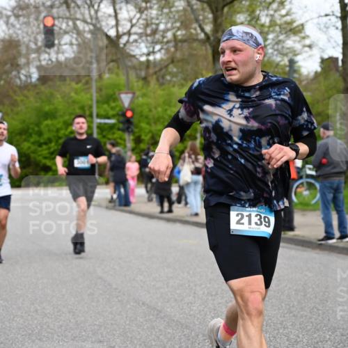 12.04.2026 - 45. Internationalen Wilhelmsburger Insellauf J. Mangold http://msf.ph/oto/9512034 12.04.2026 13:04:54 Ziel 5864, 3964, 2891, 4314, 5096, 5808, 5477, 3068, 5144, 5002, 5427, 4610, 5128, 5098, 5235, 5234, 5504, 2139, 3001, 2443, 5862, 5110, 4892, 5752, 3817, 5580, 2433, 5102, 5295, 5295, 3025, 3030, 5476, 4105, 3934, 5597, 5249, 5263, 5414 meine-sportfotos.de