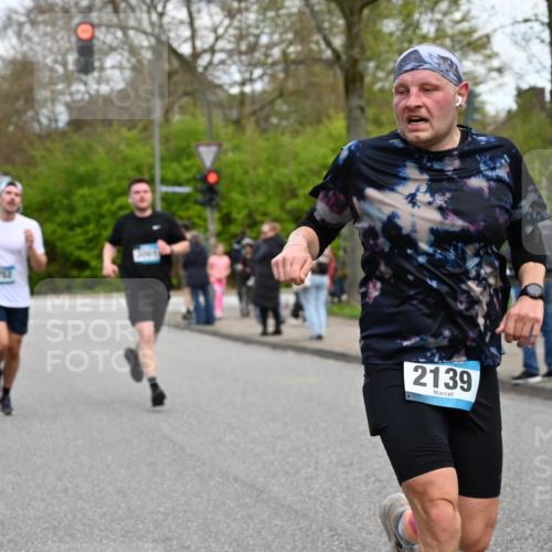 12.04.2026 - 45. Internationalen Wilhelmsburger Insellauf J. Mangold http://msf.ph/oto/9512035 12.04.2026 13:04:54 Ziel 5864, 3964, 2891, 4314, 5096, 5808, 5477, 3068, 5144, 5002, 5427, 4610, 5128, 5098, 5235, 5234, 5504, 2139, 3001, 2443, 5862, 5110, 4892, 5752, 3817, 5580, 2433, 5102, 5295, 5295, 3025, 3030, 5476, 4105, 3934, 5597, 5249, 5263, 5414 meine-sportfotos.de