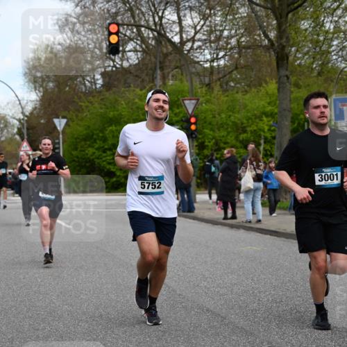 12.04.2026 - 45. Internationalen Wilhelmsburger Insellauf J. Mangold http://msf.ph/oto/9512046 12.04.2026 13:04:56 Ziel 5864, 3964, 2891, 4314, 5096, 5808, 5477, 3068, 5144, 5002, 5427, 4610, 5128, 5098, 5235, 5234, 5504, 2139, 3001, 2443, 5862, 5110, 4892, 5752, 5752, 3817, 5580, 2433, 5102, 5295, 3025, 3030, 3025, 3030, 5476, 4105, 3934, 5597, 5249, 5263, 5414, 4126 meine-sportfotos.de