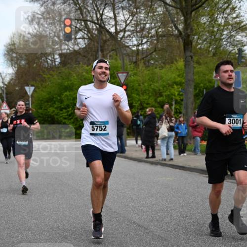 12.04.2026 - 45. Internationalen Wilhelmsburger Insellauf J. Mangold http://msf.ph/oto/9512047 12.04.2026 13:04:56 Ziel 5864, 3964, 2891, 4314, 5096, 5808, 5477, 3068, 5144, 5002, 5427, 4610, 5128, 5098, 5235, 5234, 5504, 2139, 3001, 2443, 5862, 5110, 4892, 5752, 5752, 3817, 5580, 2433, 5102, 5295, 3025, 3030, 3025, 3030, 5476, 4105, 3934, 5597, 5249, 5263, 5414, 4126 meine-sportfotos.de