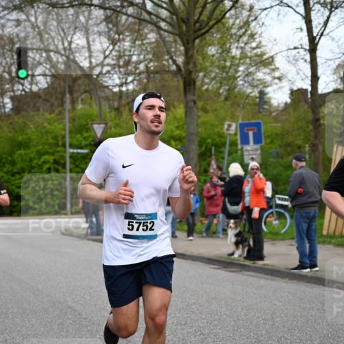 12.04.2026 - 45. Internationalen Wilhelmsburger Insellauf J. Mangold http://msf.ph/oto/9512054 12.04.2026 13:04:56 Ziel 5864, 3964, 2891, 4314, 5096, 5808, 5477, 3068, 5144, 5002, 5427, 4610, 5128, 5098, 5235, 5234, 5504, 2139, 3001, 2443, 5862, 5110, 4892, 5752, 5752, 3817, 5580, 2433, 5102, 5295, 3025, 3030, 3025, 3030, 5476, 4105, 3934, 5597, 5249, 5263, 5414, 4126 meine-sportfotos.de