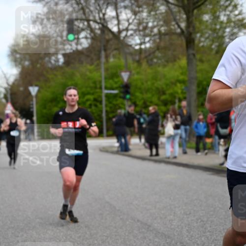12.04.2026 - 45. Internationalen Wilhelmsburger Insellauf J. Mangold http://msf.ph/oto/9512056 12.04.2026 13:04:57 Ziel 5864, 3964, 2891, 4314, 5096, 5808, 5477, 3068, 5144, 5002, 5427, 4610, 5128, 5098, 5235, 5234, 5504, 2139, 3001, 2443, 5862, 5110, 4892, 5752, 3817, 5580, 2433, 5102, 5295, 3025, 3030, 5476, 4105, 3934, 5597, 5249, 5263, 5414, 4126, 3782, 3164 meine-sportfotos.de