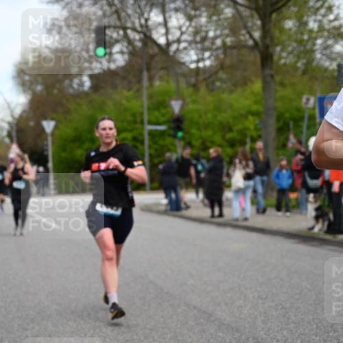 12.04.2026 - 45. Internationalen Wilhelmsburger Insellauf J. Mangold http://msf.ph/oto/9512057 12.04.2026 13:04:57 Ziel 5864, 3964, 2891, 4314, 5096, 5808, 5477, 3068, 5144, 5002, 5427, 4610, 5128, 5098, 5235, 5234, 5504, 2139, 3001, 2443, 5862, 5110, 4892, 5752, 3817, 5580, 2433, 5102, 5295, 3025, 3030, 5476, 4105, 3934, 5597, 5249, 5263, 5414, 4126, 3782, 3164 meine-sportfotos.de
