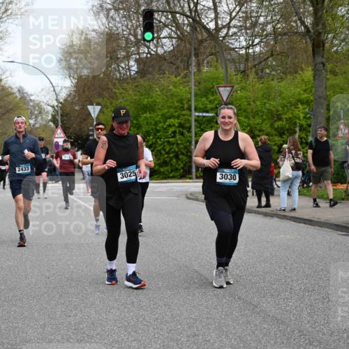12.04.2026 - 45. Internationalen Wilhelmsburger Insellauf J. Mangold http://msf.ph/oto/9512066 12.04.2026 13:05:02 Ziel 3068, 5144, 5002, 5427, 4610, 5128, 5098, 5235, 5234, 5504, 2139, 3001, 2443, 5862, 5110, 4892, 5752, 3817, 5580, 2433, 5102, 5295, 3025, 3030, 5476, 4105, 3934, 5597, 5249, 5263, 5414, 4126, 3782, 3164, 4452, 4775, 5486, 4619 meine-sportfotos.de