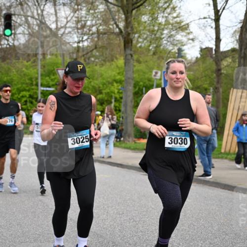 12.04.2026 - 45. Internationalen Wilhelmsburger Insellauf J. Mangold http://msf.ph/oto/9512081 12.04.2026 13:05:03 Ziel 5144, 5002, 5427, 4610, 5128, 5098, 5235, 5234, 5504, 2139, 3001, 2443, 5862, 5110, 4892, 5752, 3817, 5580, 5580, 2433, 5102, 5295, 3025, 3030, 5476, 4105, 3934, 5597, 5249, 5597, 5249, 5263, 5414, 4126, 3782, 3164, 4452, 4775, 5486, 4619 meine-sportfotos.de