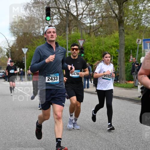12.04.2026 - 45. Internationalen Wilhelmsburger Insellauf J. Mangold http://msf.ph/oto/9512087 12.04.2026 13:05:04 Ziel 5144, 5002, 5427, 4610, 5128, 5098, 5235, 5234, 5504, 2139, 3001, 2443, 5862, 5110, 4892, 5752, 3817, 5580, 2433, 2433, 5102, 5295, 3025, 3030, 5476, 4105, 3934, 5597, 5249, 5263, 5263, 5414, 4126, 3782, 3164, 4452, 4775, 5486, 4619, 3316 meine-sportfotos.de