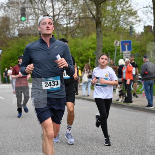 12.04.2026 - 45. Internationalen Wilhelmsburger Insellauf J. Mangold http://msf.ph/oto/9512092 12.04.2026 13:05:05 Ziel 5002, 5427, 4610, 5128, 5098, 5235, 5234, 5504, 2139, 3001, 2443, 5862, 5110, 4892, 5752, 3817, 5580, 2433, 5102, 5102, 5295, 3025, 3030, 5476, 4105, 3934, 5597, 5249, 5263, 5414, 5414, 4126, 3782, 3164, 4452, 4775, 5486, 4619, 3316 meine-sportfotos.de