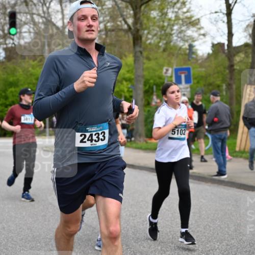 12.04.2026 - 45. Internationalen Wilhelmsburger Insellauf J. Mangold http://msf.ph/oto/9512095 12.04.2026 13:05:05 Ziel 5002, 5427, 4610, 5128, 5098, 5235, 5234, 5504, 2139, 3001, 2443, 5862, 5110, 4892, 5752, 3817, 5580, 2433, 5102, 5102, 5295, 3025, 3030, 5476, 4105, 3934, 5597, 5249, 5263, 5414, 5414, 4126, 3782, 3164, 4452, 4775, 5486, 4619, 3316 meine-sportfotos.de