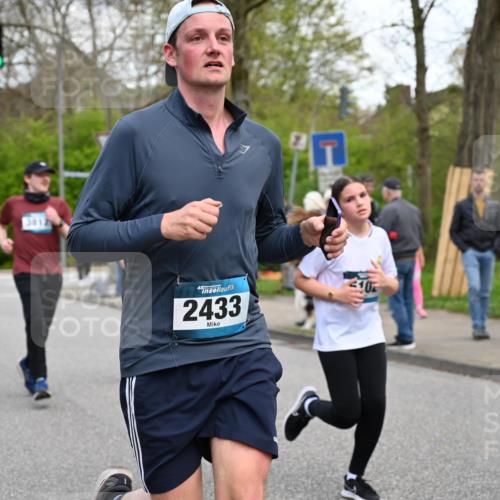 12.04.2026 - 45. Internationalen Wilhelmsburger Insellauf J. Mangold http://msf.ph/oto/9512097 12.04.2026 13:05:05 Ziel 5002, 5427, 4610, 5128, 5098, 5235, 5234, 5504, 2139, 3001, 2443, 5862, 5110, 4892, 5752, 3817, 5580, 2433, 5102, 5102, 5295, 3025, 3030, 5476, 4105, 3934, 5597, 5249, 5263, 5414, 5414, 4126, 3782, 3164, 4452, 4775, 5486, 4619, 3316 meine-sportfotos.de