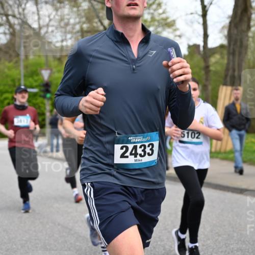 12.04.2026 - 45. Internationalen Wilhelmsburger Insellauf J. Mangold http://msf.ph/oto/9512099 12.04.2026 13:05:05 Ziel 5002, 5427, 4610, 5128, 5098, 5235, 5234, 5504, 2139, 3001, 2443, 5862, 5110, 4892, 5752, 3817, 5580, 2433, 5102, 5102, 5295, 3025, 3030, 5476, 4105, 3934, 5597, 5249, 5263, 5414, 5414, 4126, 3782, 3164, 4452, 4775, 5486, 4619, 3316 meine-sportfotos.de