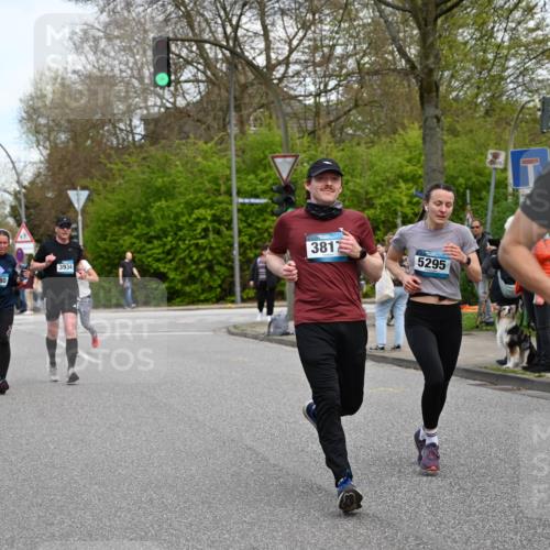 12.04.2026 - 45. Internationalen Wilhelmsburger Insellauf J. Mangold http://msf.ph/oto/9512100 12.04.2026 13:05:06 Ziel 5002, 5427, 4610, 5128, 5098, 5235, 5234, 5504, 2139, 3001, 2443, 5862, 5110, 4892, 5752, 3817, 5580, 2433, 5102, 5295, 5295, 3025, 3030, 5476, 4105, 3934, 5597, 5249, 5263, 5414, 4126, 3782, 3164, 4452, 4775, 5486, 4619, 3316, 4219 meine-sportfotos.de