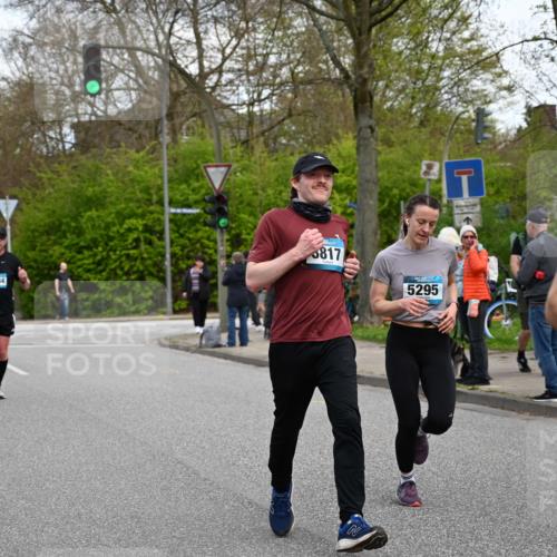 12.04.2026 - 45. Internationalen Wilhelmsburger Insellauf J. Mangold http://msf.ph/oto/9512103 12.04.2026 13:05:06 Ziel 5002, 5427, 4610, 5128, 5098, 5235, 5234, 5504, 2139, 3001, 2443, 5862, 5110, 4892, 5752, 3817, 5580, 2433, 5102, 5295, 5295, 3025, 3030, 5476, 4105, 3934, 5597, 5249, 5263, 5414, 4126, 3782, 3164, 4452, 4775, 5486, 4619, 3316, 4219 meine-sportfotos.de