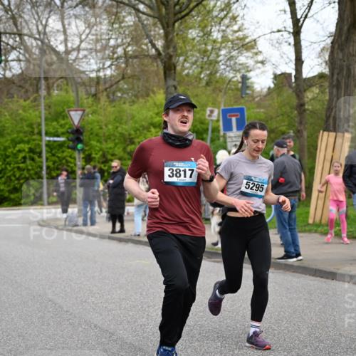 12.04.2026 - 45. Internationalen Wilhelmsburger Insellauf J. Mangold http://msf.ph/oto/9512106 12.04.2026 13:05:07 Ziel 5002, 5427, 4610, 5128, 5098, 5235, 5234, 5504, 2139, 3001, 2443, 5862, 5110, 4892, 5752, 3817, 5580, 2433, 5102, 5295, 3025, 3030, 5476, 4105, 3934, 5597, 5249, 5263, 5414, 4126, 3782, 3164, 4452, 4775, 5486, 4619, 3316, 4219 meine-sportfotos.de