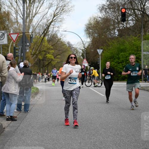 12.04.2026 - 45. Internationalen Wilhelmsburger Insellauf J. Mangold http://msf.ph/oto/9512136 12.04.2026 13:05:11 Ziel 5128, 5098, 5235, 5234, 5504, 2139, 3001, 2443, 5862, 5110, 4892, 5752, 3817, 5580, 2433, 5102, 5295, 3025, 3030, 5476, 4105, 3934, 3934, 5597, 5249, 5263, 5414, 4126, 3782, 3164, 4452, 4775, 4775, 5486, 4619, 3316, 4219, 5848 meine-sportfotos.de