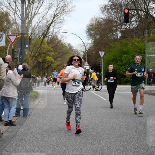 12.04.2026 - 45. Internationalen Wilhelmsburger Insellauf J. Mangold http://msf.ph/oto/9512137 12.04.2026 13:05:11 Ziel 5128, 5098, 5235, 5234, 5504, 2139, 3001, 2443, 5862, 5110, 4892, 5752, 3817, 5580, 2433, 5102, 5295, 3025, 3030, 5476, 4105, 3934, 3934, 5597, 5249, 5263, 5414, 4126, 3782, 3164, 4452, 4775, 4775, 5486, 4619, 3316, 4219, 5848 meine-sportfotos.de