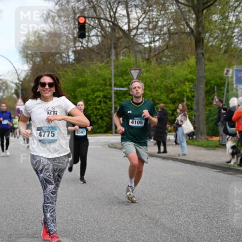 12.04.2026 - 45. Internationalen Wilhelmsburger Insellauf J. Mangold http://msf.ph/oto/9512144 12.04.2026 13:05:12 Ziel 5128, 5098, 5235, 5234, 5504, 2139, 3001, 2443, 5862, 5110, 4892, 5752, 3817, 5580, 2433, 5102, 5295, 3025, 3030, 5476, 4105, 3934, 5597, 5249, 5263, 5414, 4126, 3782, 3164, 4452, 4775, 5486, 4619, 3316, 4219, 5848 meine-sportfotos.de