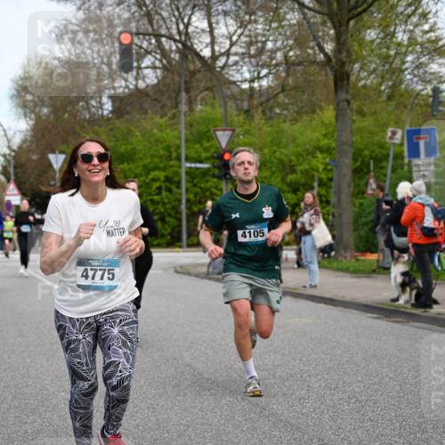 12.04.2026 - 45. Internationalen Wilhelmsburger Insellauf J. Mangold http://msf.ph/oto/9512147 12.04.2026 13:05:13 Ziel 5128, 5098, 5235, 5234, 5504, 2139, 3001, 2443, 5862, 5110, 4892, 5752, 3817, 5580, 2433, 5102, 5295, 3025, 3030, 5476, 4105, 3934, 5597, 5249, 5263, 5414, 4126, 3782, 3164, 4452, 4775, 5486, 4619, 3316, 4219, 5848 meine-sportfotos.de