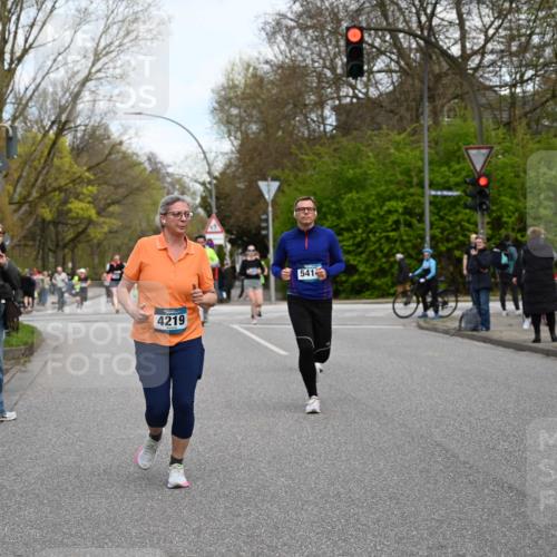 12.04.2026 - 45. Internationalen Wilhelmsburger Insellauf J. Mangold http://msf.ph/oto/9512164 12.04.2026 13:05:16 Ziel 3001, 2443, 5862, 5110, 4892, 5752, 3817, 5580, 2433, 5102, 5295, 3025, 3030, 5476, 4105, 3934, 5597, 5249, 5263, 5263, 5414, 4126, 3782, 3164, 4452, 4775, 5486, 4619, 3316, 3316, 4219, 5848 meine-sportfotos.de