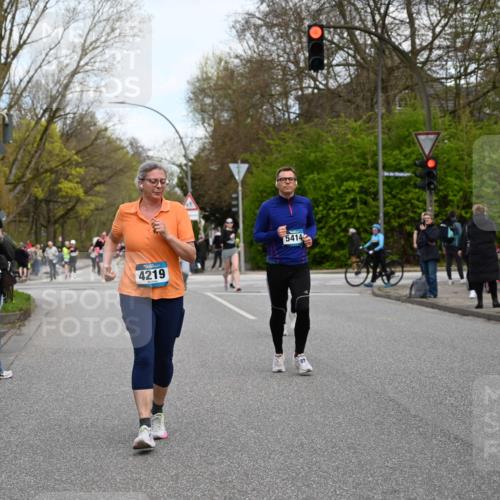 12.04.2026 - 45. Internationalen Wilhelmsburger Insellauf J. Mangold http://msf.ph/oto/9512166 12.04.2026 13:05:16 Ziel 3001, 2443, 5862, 5110, 4892, 5752, 3817, 5580, 2433, 5102, 5295, 3025, 3030, 5476, 4105, 3934, 5597, 5249, 5263, 5263, 5414, 4126, 3782, 3164, 4452, 4775, 5486, 4619, 3316, 3316, 4219, 5848 meine-sportfotos.de