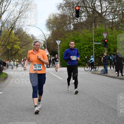 12.04.2026 - 45. Internationalen Wilhelmsburger Insellauf J. Mangold http://msf.ph/oto/9512167 12.04.2026 13:05:16 Ziel 3001, 2443, 5862, 5110, 4892, 5752, 3817, 5580, 2433, 5102, 5295, 3025, 3030, 5476, 4105, 3934, 5597, 5249, 5263, 5263, 5414, 4126, 3782, 3164, 4452, 4775, 5486, 4619, 3316, 3316, 4219, 5848 meine-sportfotos.de