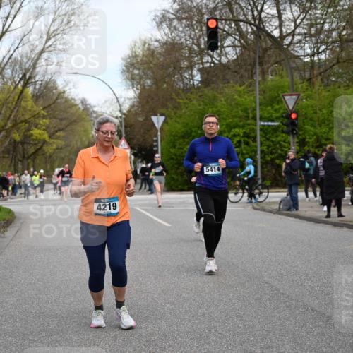 12.04.2026 - 45. Internationalen Wilhelmsburger Insellauf J. Mangold http://msf.ph/oto/9512170 12.04.2026 13:05:16 Ziel 3001, 2443, 5862, 5110, 4892, 5752, 3817, 5580, 2433, 5102, 5295, 3025, 3030, 5476, 4105, 3934, 5597, 5249, 5263, 5263, 5414, 4126, 3782, 3164, 4452, 4775, 5486, 4619, 3316, 3316, 4219, 5848 meine-sportfotos.de