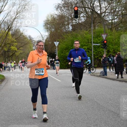 12.04.2026 - 45. Internationalen Wilhelmsburger Insellauf J. Mangold http://msf.ph/oto/9512171 12.04.2026 13:05:16 Ziel 3001, 2443, 5862, 5110, 4892, 5752, 3817, 5580, 2433, 5102, 5295, 3025, 3030, 5476, 4105, 3934, 5597, 5249, 5263, 5263, 5414, 4126, 3782, 3164, 4452, 4775, 5486, 4619, 3316, 3316, 4219, 5848 meine-sportfotos.de