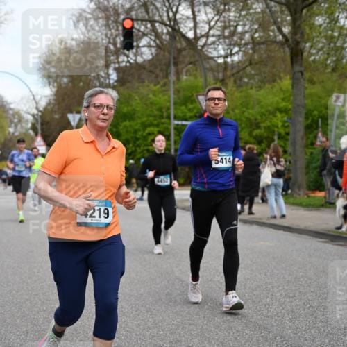 12.04.2026 - 45. Internationalen Wilhelmsburger Insellauf J. Mangold http://msf.ph/oto/9512183 12.04.2026 13:05:17 Ziel 5862, 5110, 4892, 5752, 3817, 5580, 2433, 5102, 5295, 3025, 3030, 5476, 4105, 3934, 5597, 5249, 5263, 5414, 5414, 4126, 3782, 3164, 4452, 4775, 5486, 4619, 3316, 4219, 5848, 2922 meine-sportfotos.de