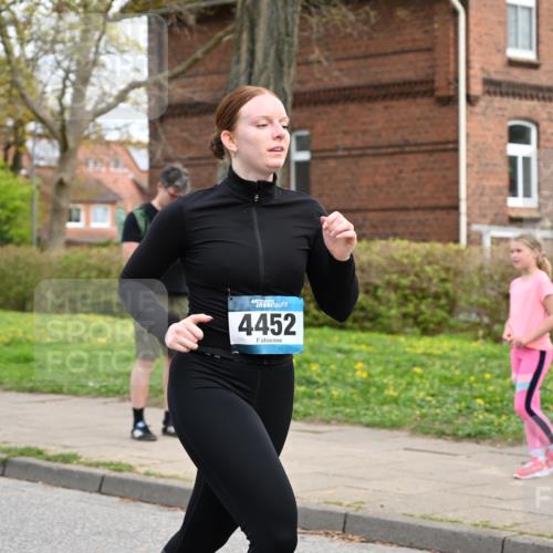 12.04.2026 - 45. Internationalen Wilhelmsburger Insellauf J. Mangold http://msf.ph/oto/9512199 12.04.2026 13:05:21 Ziel 5752, 3817, 5580, 2433, 5102, 5295, 3025, 3030, 5476, 4105, 3934, 5597, 5249, 5263, 5414, 4126, 3782, 3164, 3782, 3164, 4452, 4775, 5486, 4619, 3316, 4219, 5848, 2922, 3032 meine-sportfotos.de