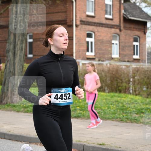 12.04.2026 - 45. Internationalen Wilhelmsburger Insellauf J. Mangold http://msf.ph/oto/9512201 12.04.2026 13:05:21 Ziel 5752, 3817, 5580, 2433, 5102, 5295, 3025, 3030, 5476, 4105, 3934, 5597, 5249, 5263, 5414, 4126, 3782, 3164, 3782, 3164, 4452, 4775, 5486, 4619, 3316, 4219, 5848, 2922, 3032 meine-sportfotos.de
