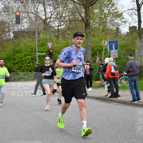 12.04.2026 - 45. Internationalen Wilhelmsburger Insellauf J. Mangold http://msf.ph/oto/9512203 12.04.2026 13:05:22 Ziel 3817, 5580, 2433, 5102, 5295, 3025, 3030, 5476, 4105, 3934, 5597, 5249, 5263, 5414, 4126, 3782, 3164, 4452, 4452, 4775, 5486, 4619, 3316, 4219, 5848, 2922, 3032, 4391 meine-sportfotos.de