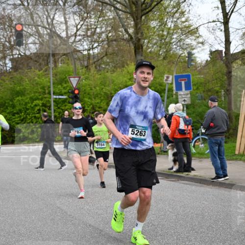 12.04.2026 - 45. Internationalen Wilhelmsburger Insellauf J. Mangold http://msf.ph/oto/9512205 12.04.2026 13:05:22 Ziel 3817, 5580, 2433, 5102, 5295, 3025, 3030, 5476, 4105, 3934, 5597, 5249, 5263, 5414, 4126, 3782, 3164, 4452, 4452, 4775, 5486, 4619, 3316, 4219, 5848, 2922, 3032, 4391 meine-sportfotos.de