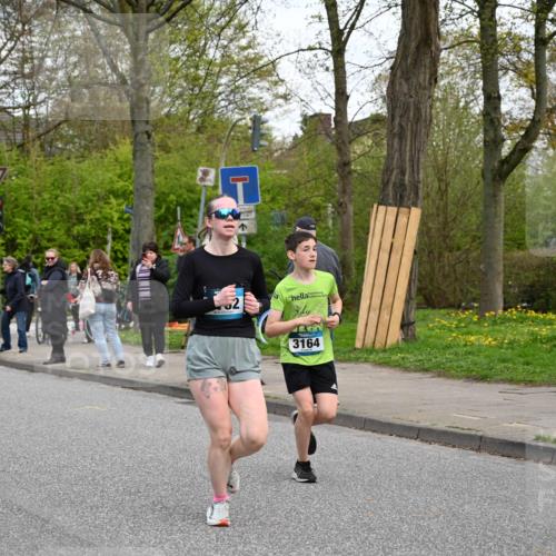 12.04.2026 - 45. Internationalen Wilhelmsburger Insellauf J. Mangold http://msf.ph/oto/9512216 12.04.2026 13:05:23 Ziel 3817, 5580, 2433, 5102, 5295, 3025, 3030, 5476, 4105, 3934, 5597, 5249, 5263, 5414, 4126, 3782, 3164, 4452, 4775, 4775, 5486, 4619, 3316, 4219, 5848, 2922, 3032, 4391, 5323, 4432 meine-sportfotos.de