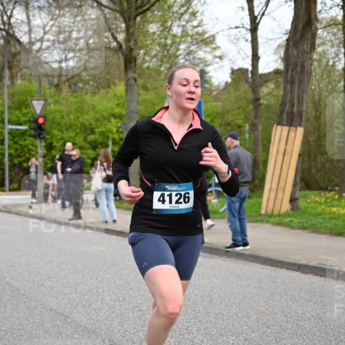 12.04.2026 - 45. Internationalen Wilhelmsburger Insellauf J. Mangold http://msf.ph/oto/9512245 12.04.2026 13:05:27 Ziel 5580, 2433, 5102, 5295, 3025, 3030, 5476, 4105, 3934, 5597, 5249, 5263, 5414, 4126, 3782, 3164, 4452, 4775, 5486, 4619, 3316, 4219, 5848, 2922, 3032, 4391, 5323, 4432, 4236, 5677 meine-sportfotos.de