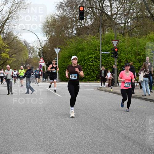 12.04.2026 - 45. Internationalen Wilhelmsburger Insellauf J. Mangold http://msf.ph/oto/9512250 12.04.2026 13:05:30 Ziel 5102, 5295, 3025, 3030, 5476, 4105, 3934, 5597, 5249, 5263, 5414, 4126, 3782, 3164, 4452, 4775, 5486, 4619, 3316, 4219, 4219, 5848, 2922, 3032, 4391, 5323, 4432, 4236, 5677, 4507, 4638 meine-sportfotos.de