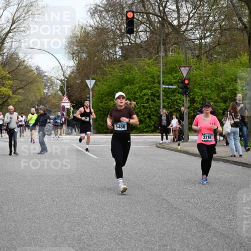 12.04.2026 - 45. Internationalen Wilhelmsburger Insellauf J. Mangold http://msf.ph/oto/9512251 12.04.2026 13:05:30 Ziel 5102, 5295, 3025, 3030, 5476, 4105, 3934, 5597, 5249, 5263, 5414, 4126, 3782, 3164, 4452, 4775, 5486, 4619, 3316, 4219, 4219, 5848, 2922, 3032, 4391, 5323, 4432, 4236, 5677, 4507, 4638 meine-sportfotos.de