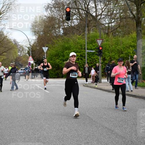 12.04.2026 - 45. Internationalen Wilhelmsburger Insellauf J. Mangold http://msf.ph/oto/9512255 12.04.2026 13:05:30 Ziel 5102, 5295, 3025, 3030, 5476, 4105, 3934, 5597, 5249, 5263, 5414, 4126, 3782, 3164, 4452, 4775, 5486, 4619, 3316, 4219, 4219, 5848, 2922, 3032, 4391, 5323, 4432, 4236, 5677, 4507, 4638 meine-sportfotos.de