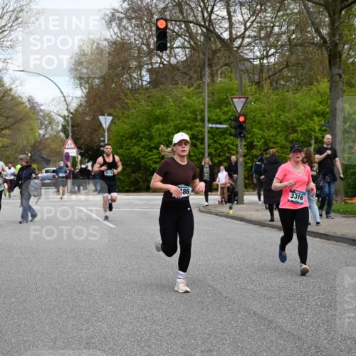12.04.2026 - 45. Internationalen Wilhelmsburger Insellauf J. Mangold http://msf.ph/oto/9512256 12.04.2026 13:05:30 Ziel 5102, 5295, 3025, 3030, 5476, 4105, 3934, 5597, 5249, 5263, 5414, 4126, 3782, 3164, 4452, 4775, 5486, 4619, 3316, 4219, 4219, 5848, 2922, 3032, 4391, 5323, 4432, 4236, 5677, 4507, 4638 meine-sportfotos.de