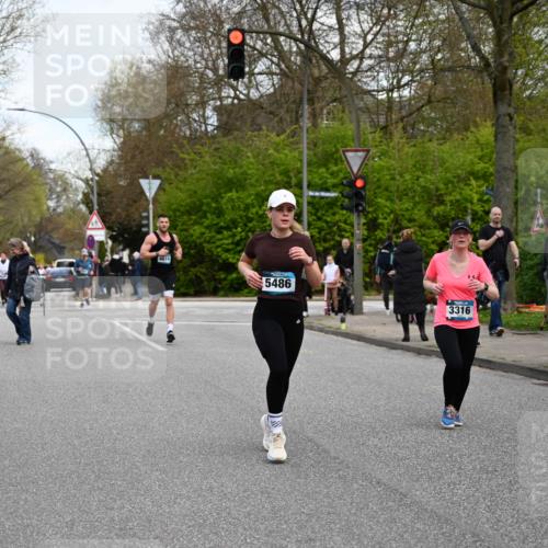 12.04.2026 - 45. Internationalen Wilhelmsburger Insellauf J. Mangold http://msf.ph/oto/9512258 12.04.2026 13:05:30 Ziel 5102, 5295, 3025, 3030, 5476, 4105, 3934, 5597, 5249, 5263, 5414, 4126, 3782, 3164, 4452, 4775, 5486, 4619, 3316, 4219, 4219, 5848, 2922, 3032, 4391, 5323, 4432, 4236, 5677, 4507, 4638 meine-sportfotos.de