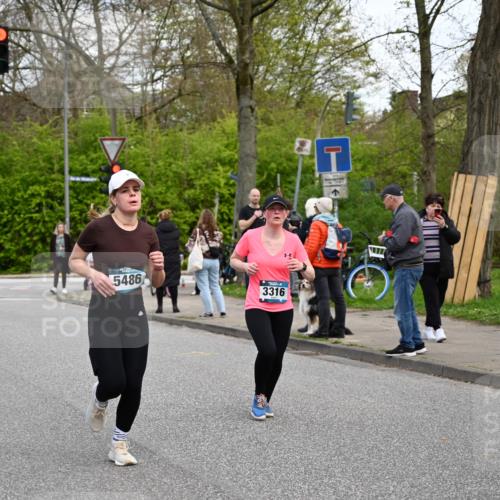 12.04.2026 - 45. Internationalen Wilhelmsburger Insellauf J. Mangold http://msf.ph/oto/9512259 12.04.2026 13:05:31 Ziel 5295, 3025, 3030, 5476, 4105, 3934, 5597, 5249, 5263, 5414, 4126, 3782, 3164, 4452, 4775, 5486, 4619, 3316, 4219, 5848, 2922, 3032, 4391, 5323, 4432, 4236, 5677, 4507, 4638, 4010, 4011, 5719 meine-sportfotos.de