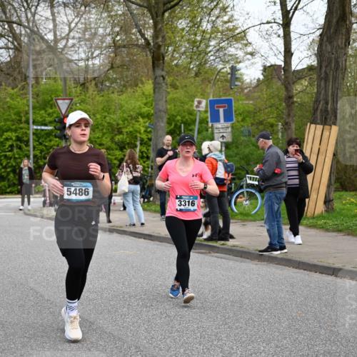 12.04.2026 - 45. Internationalen Wilhelmsburger Insellauf J. Mangold http://msf.ph/oto/9512260 12.04.2026 13:05:31 Ziel 5295, 3025, 3030, 5476, 4105, 3934, 5597, 5249, 5263, 5414, 4126, 3782, 3164, 4452, 4775, 5486, 4619, 3316, 4219, 5848, 2922, 3032, 4391, 5323, 4432, 4236, 5677, 4507, 4638, 4010, 4011, 5719 meine-sportfotos.de