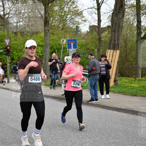 12.04.2026 - 45. Internationalen Wilhelmsburger Insellauf J. Mangold http://msf.ph/oto/9512264 12.04.2026 13:05:31 Ziel 5295, 3025, 3030, 5476, 4105, 3934, 5597, 5249, 5263, 5414, 4126, 3782, 3164, 4452, 4775, 5486, 4619, 3316, 4219, 5848, 2922, 3032, 4391, 5323, 4432, 4236, 5677, 4507, 4638, 4010, 4011, 5719 meine-sportfotos.de